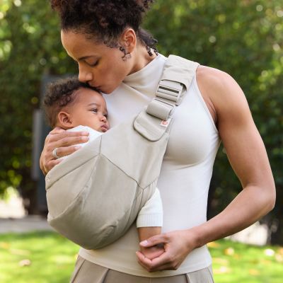 Porte-bébé Ergobaby Upsie Sling - Soft Olive Porte-bébé Ergobaby Upsie Sling - Soft Olive