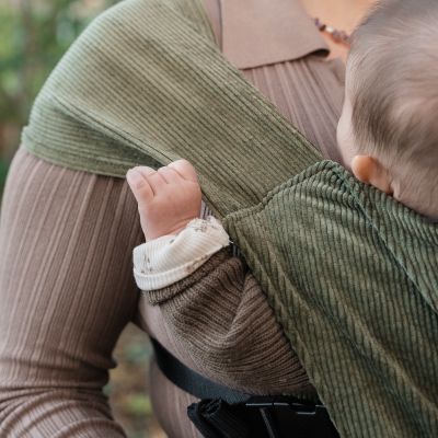 Porte-bébé ByKay Tiny Click Carrier - Rib - Vert mousse Porte-bébé ByKay Tiny Click Carrier - Rib - Vert mousse