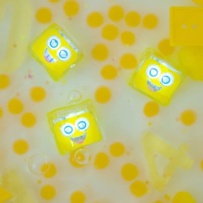Glo Pals Light Up Cubes - 4 Stuks - Alex Yellow Glo Pals Light Up Cubes - 4 Stuks - Alex Yellow