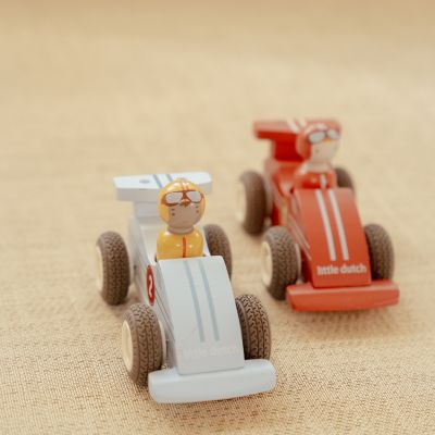 Little Dutch Pullback Racewagens Inclusief Pegdolls – Set van 2 – Hout Little Dutch Pullback Racewagens Inclusief Pegdolls – Set van 2 – Hout