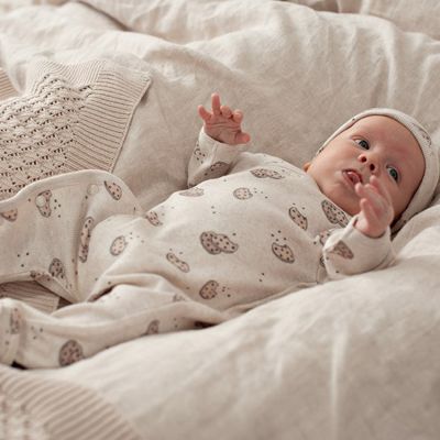 Feetje Geschenkset 1 delig pak + muts Offwhite Melange Maat 44 Feetje Geschenkset 1 delig pak + muts Offwhite Melange Maat 44