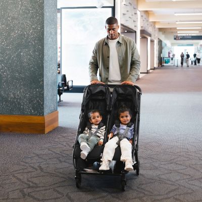 UPPAbaby MINU Duo Buggy - Jake Carbon Frame Met Zwart Leer UPPAbaby MINU Duo Buggy - Jake Carbon Frame Met Zwart Leer