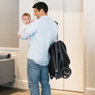 UPPAbaby MINU V3 Buggy - Jake Carbon Frame Met Zwart Leer UPPAbaby MINU V3 Buggy - Jake Carbon Frame Met Zwart Leer