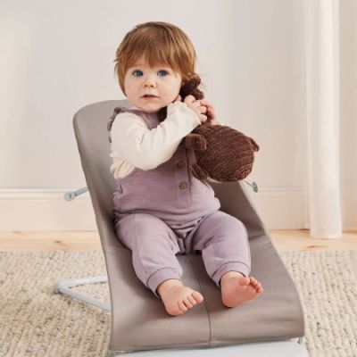 BabyBjörn Bliss Wipstoel - Geweven Kroonblad Quilt - Zandgrijs
