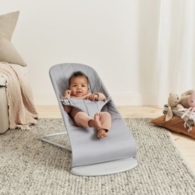 BabyBjörn Bliss Wipstoel - Geweven Kroonblad Quilt - Lichtgrijs BabyBjörn Bliss Wipstoel - Geweven Kroonblad Quilt - Lichtgrijs