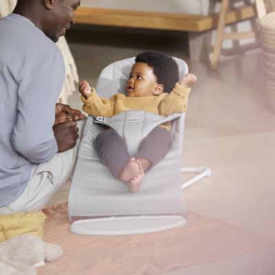 BabyBjörn Bliss Wipstoel - Geweven Kroonblad Quilt - Lichtgrijs BabyBjörn Bliss Wipstoel - Geweven Kroonblad Quilt - Lichtgrijs