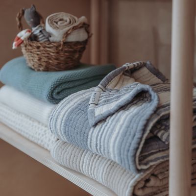 Meyco Deken Pre Washed Hydrofiel Jacquard Stripe Indigo 100x150 cm Meyco Deken Pre Washed Hydrofiel Jacquard Stripe Indigo 100x150 cm