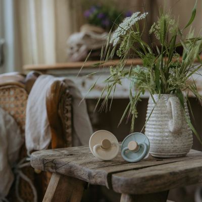 Frigg Little Viking Fopspeen - Rond - 2 Stuks - 0-6 Mnd - Sage/Cream