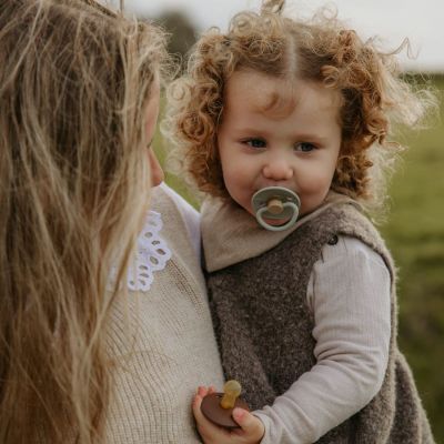 Frigg Little Viking Fopspeen - Rond - 2 Stuks - 0-6 Mnd - Sage/Olive