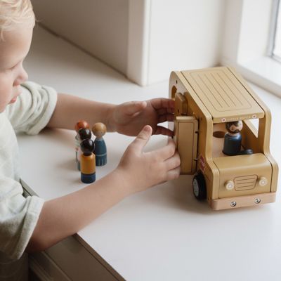 Little Dutch Schoolbus met poppetjes FSC