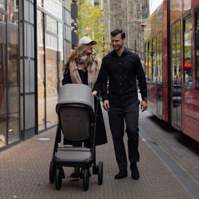 Dubatti One E6 Kinderwagen 2-in-1 - Black / Soft Taupe Dubatti One E6 Kinderwagen 2-in-1 - Black / Soft Taupe