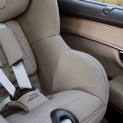 Dubatti by Britax Römer DUALFIX 5Z Autostoel - Soft Taupe Dubatti by Britax Römer DUALFIX 5Z Autostoel - Soft Taupe