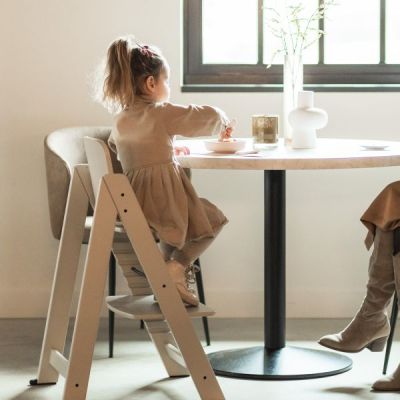 Kidsmill Up! Kinderstoel Incl. Houten Babyset - Beuken Oatmeal Kidsmill Up! Kinderstoel Incl. Houten Babyset - Beuken Oatmeal