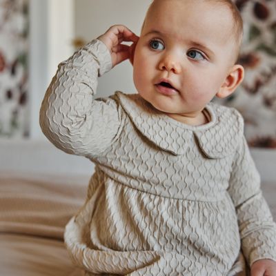 Dirkje Jurk – Kraagje – Maat 80 – Beige Grey