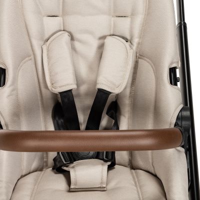 Qute Kinderwagen Q-Journey Taupe - Zwart Frame Qute Kinderwagen Q-Journey Taupe - Zwart Frame