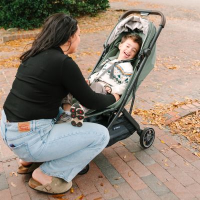 UPPAbaby Minu V3 Buggy - Evelyn Meadow Green Carbon Frame met Kastanje Bruin Leer UPPAbaby Minu V3 Buggy - Evelyn Meadow Green Carbon Frame met Kastanje Bruin Leer