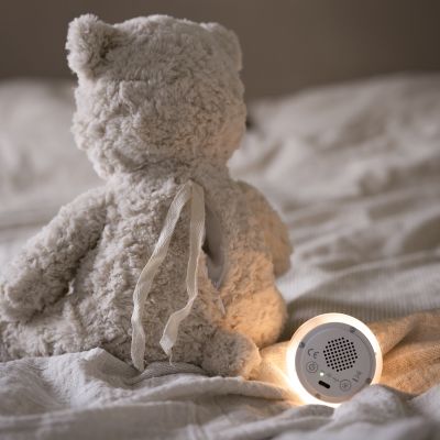 Baby’s Only Knuffelbeer Bo met Slaaptrainer – Taupe