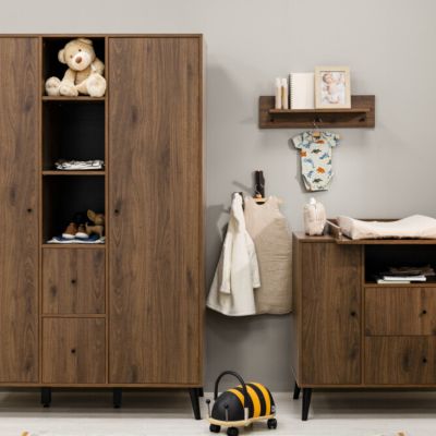 Bopita Ledikant 60 x 120 - Commode - 2‑Deurskast XL - Zara - Walnoot Bopita Ledikant 60 x 120 - Commode - 2‑Deurskast XL - Zara - Walnoot