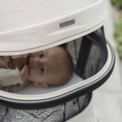 Qute Q-Rider Plus Kinderwagen - Mineral Clay | Kidsriver Curve Autostoel - Black | Kidsriver Isofix Base Qute Q-Rider Plus Kinderwagen - Mineral Clay | Kidsriver Curve Autostoel - Black | Kidsriver Isofix Base