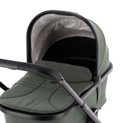 Qute Q-Rider Plus Kinderwagen - Thyme Green | Kidsriver Curve Autostoel - Black | Kidsriver Isofix Base Qute Q-Rider Plus Kinderwagen - Thyme Green | Kidsriver Curve Autostoel - Black | Kidsriver Isofix Base